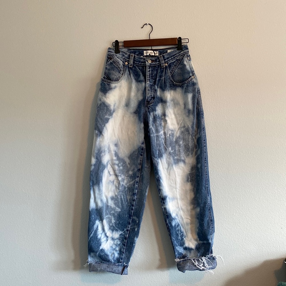Mom Jeans Bleached